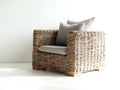 Sillones de ratán 94x90x84 cm - marrón natural y gris claro - diseño rústico con reposabrazos y asiento acolchado